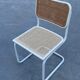 Chaise design Cesca modèle b32 en blanc