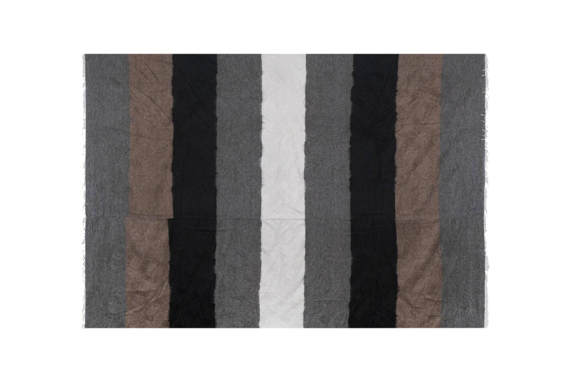 Vintage Turkish kilim, handwoven, 317x393 cm.