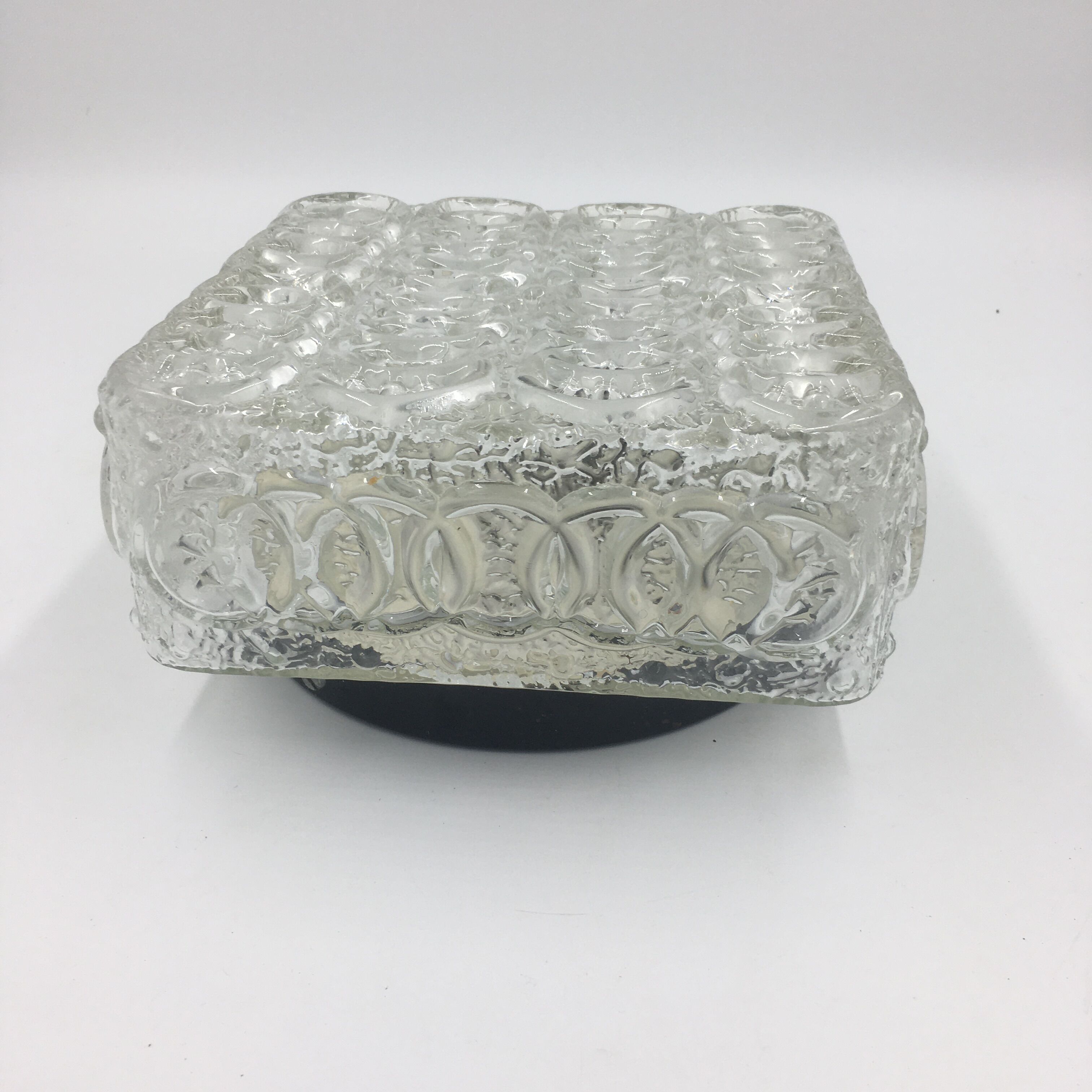 Ceiling lamp in molded glass in relief