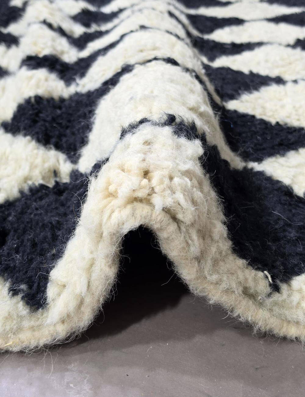 Black and white checkered rug - 300 x 260 cm