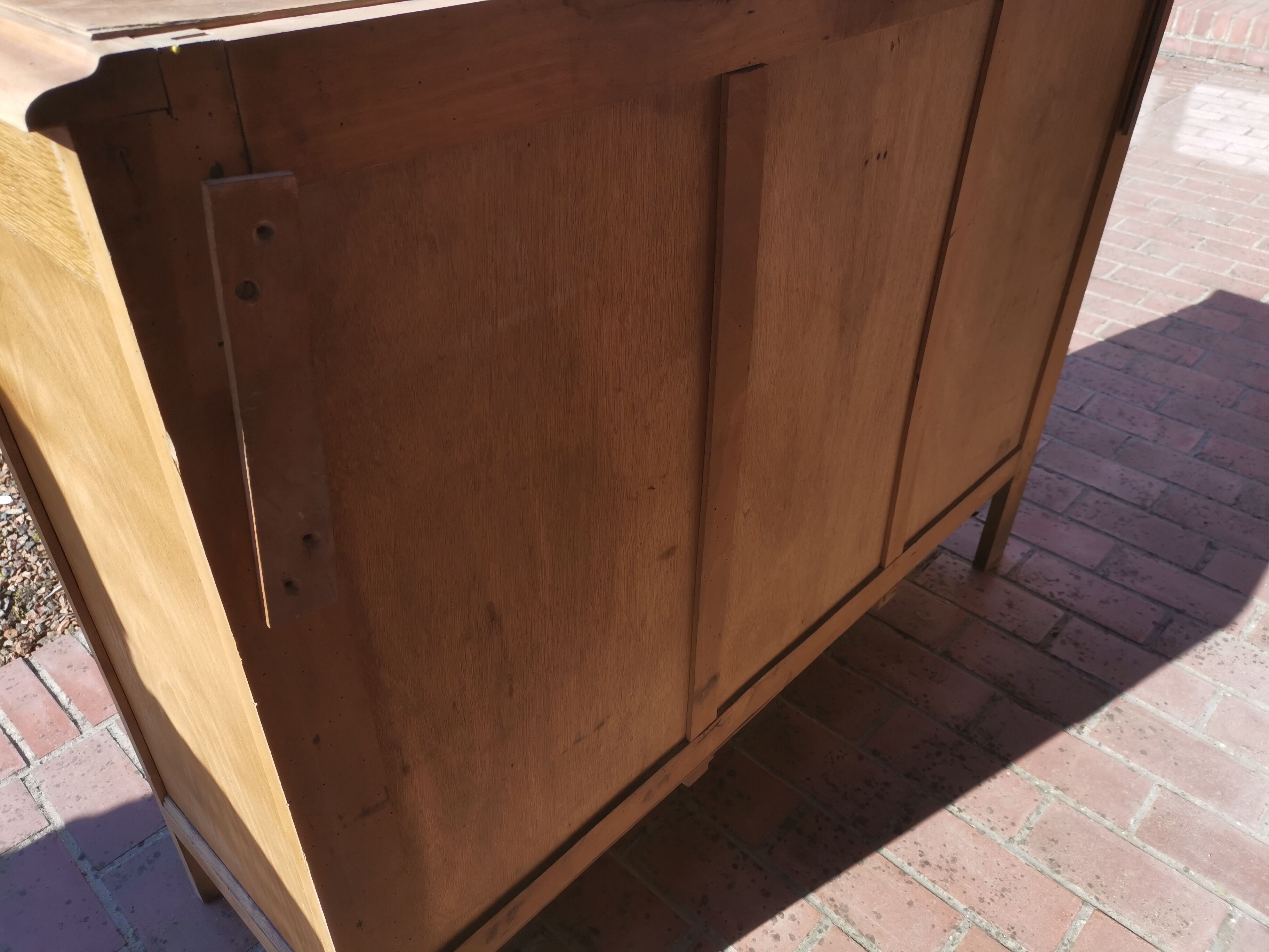 Parisian floral pattern buffet