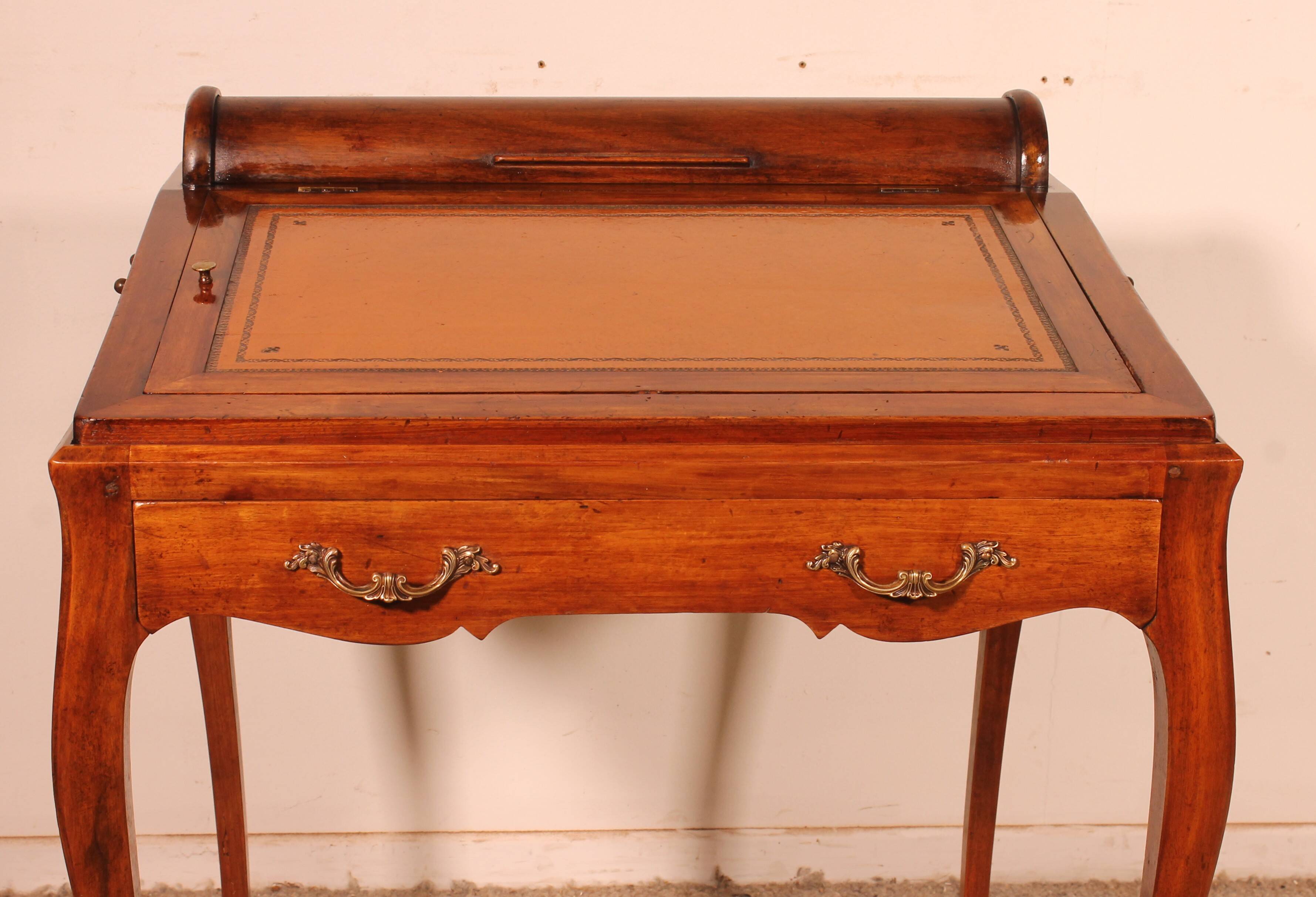 bureau / table à jeux en noyer d'époque napoléon III