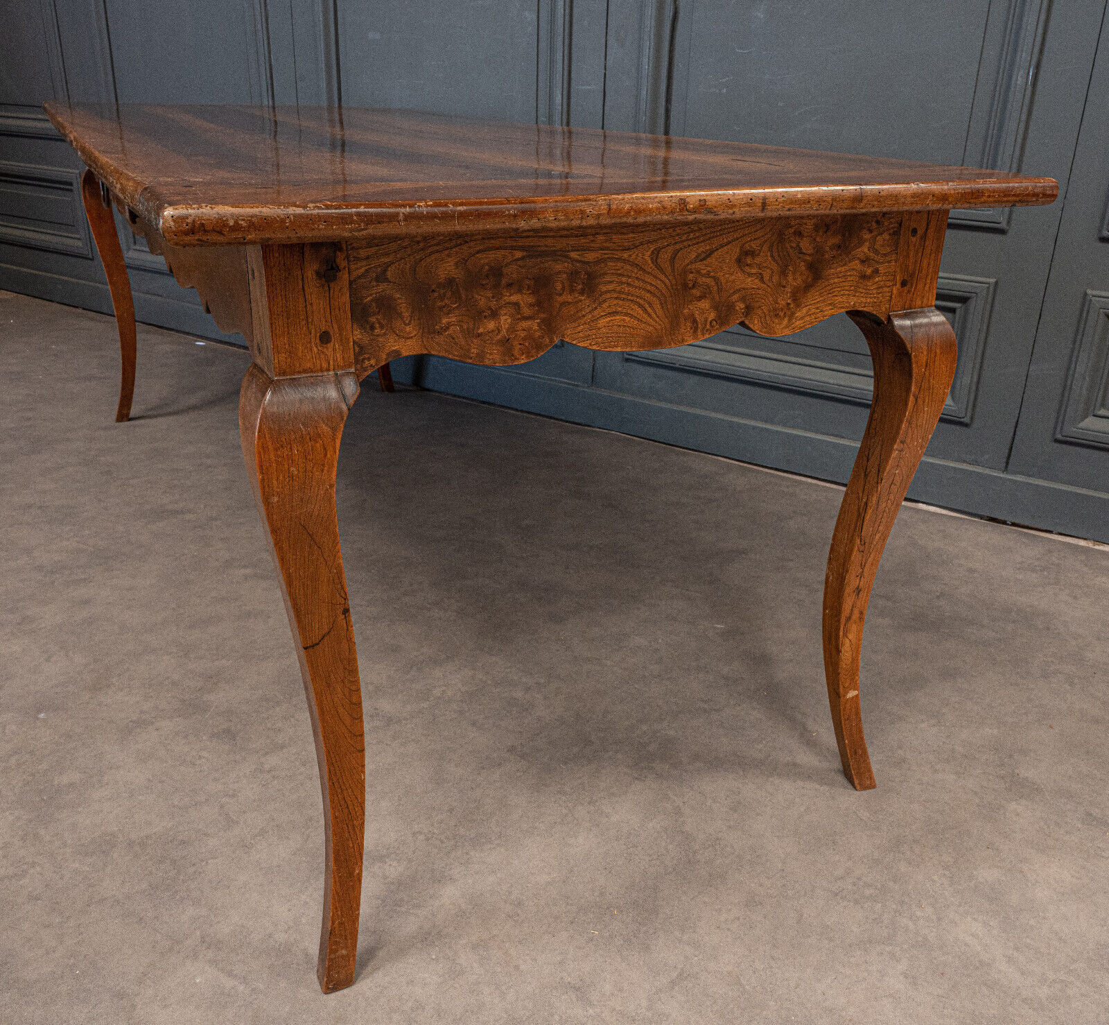 Farmhouse table walnut legs deer early nineteenth 1 drawer 208 cm