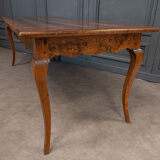 Farmhouse table walnut legs deer early nineteenth 1 drawer 208 cm