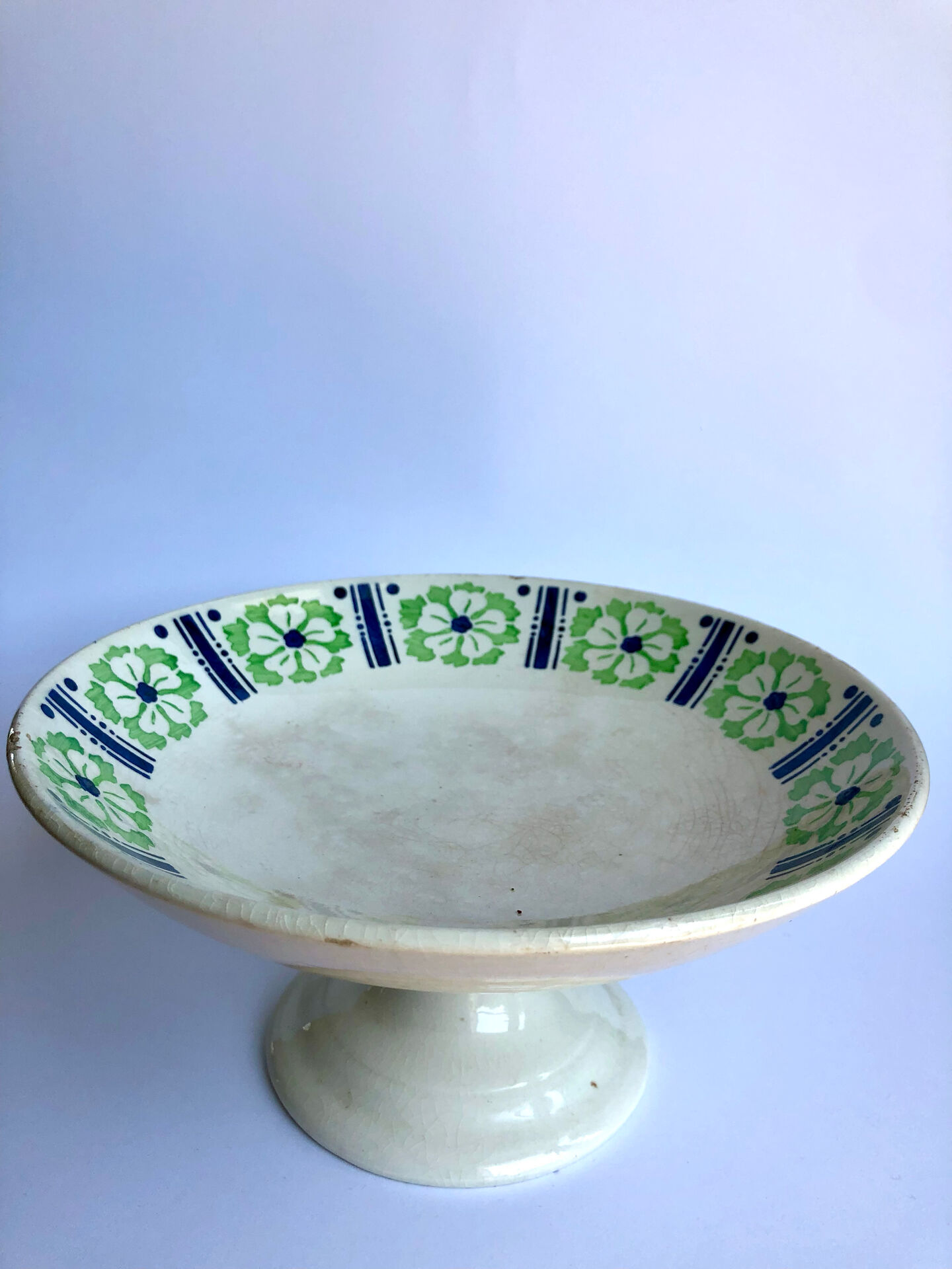 Compote dish in iron earth