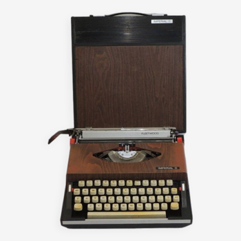 Imperial Fleetwood typewriter from 1972 / vintage / rare