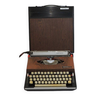 Imperial Fleetwood typewriter from 1972 / vintage / rare