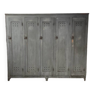 XXL workshop locker with blue patina