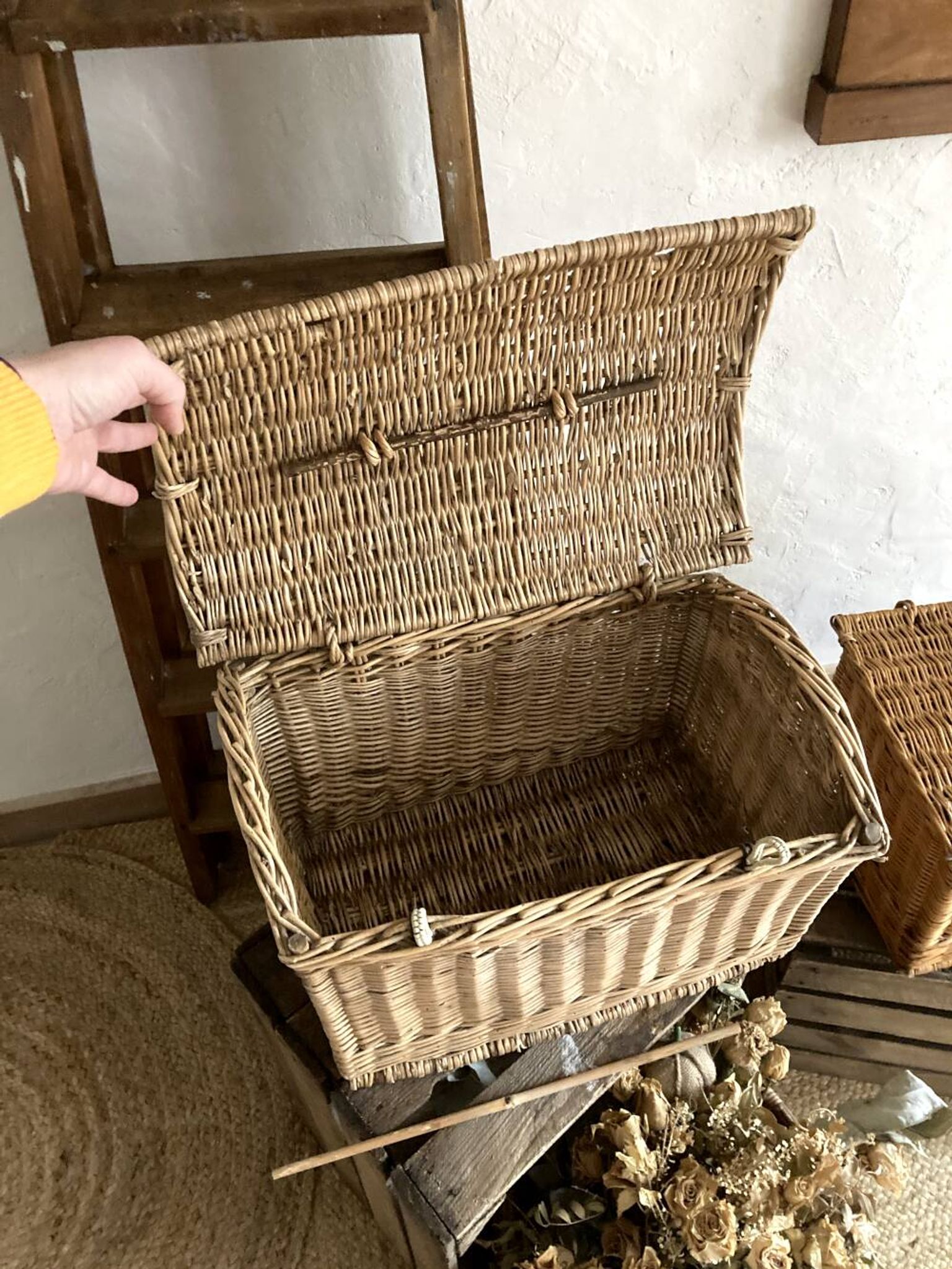 Panière en osier avec couvercle convexe