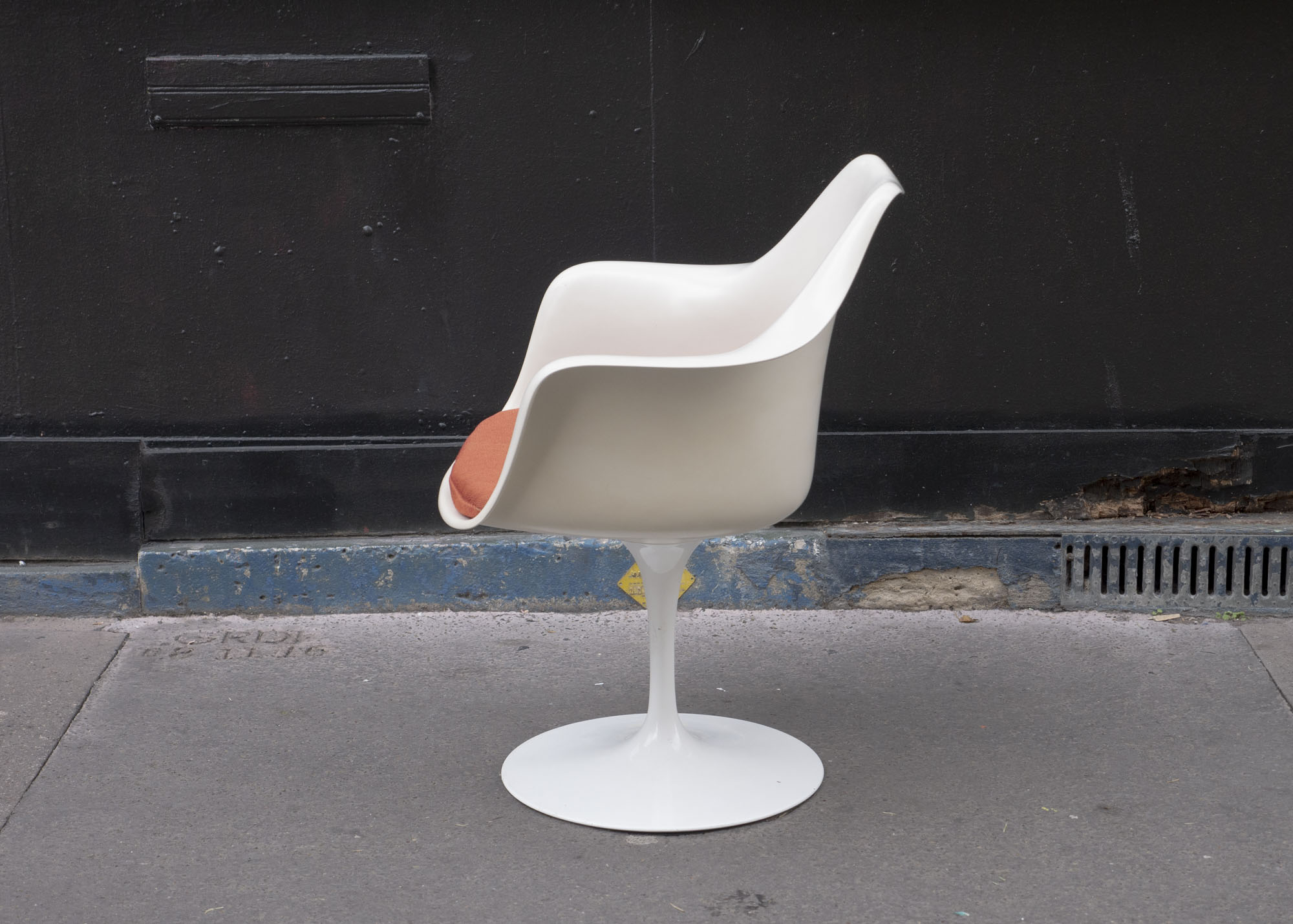 Tulip chair by Eero Saarinen edition Knoll