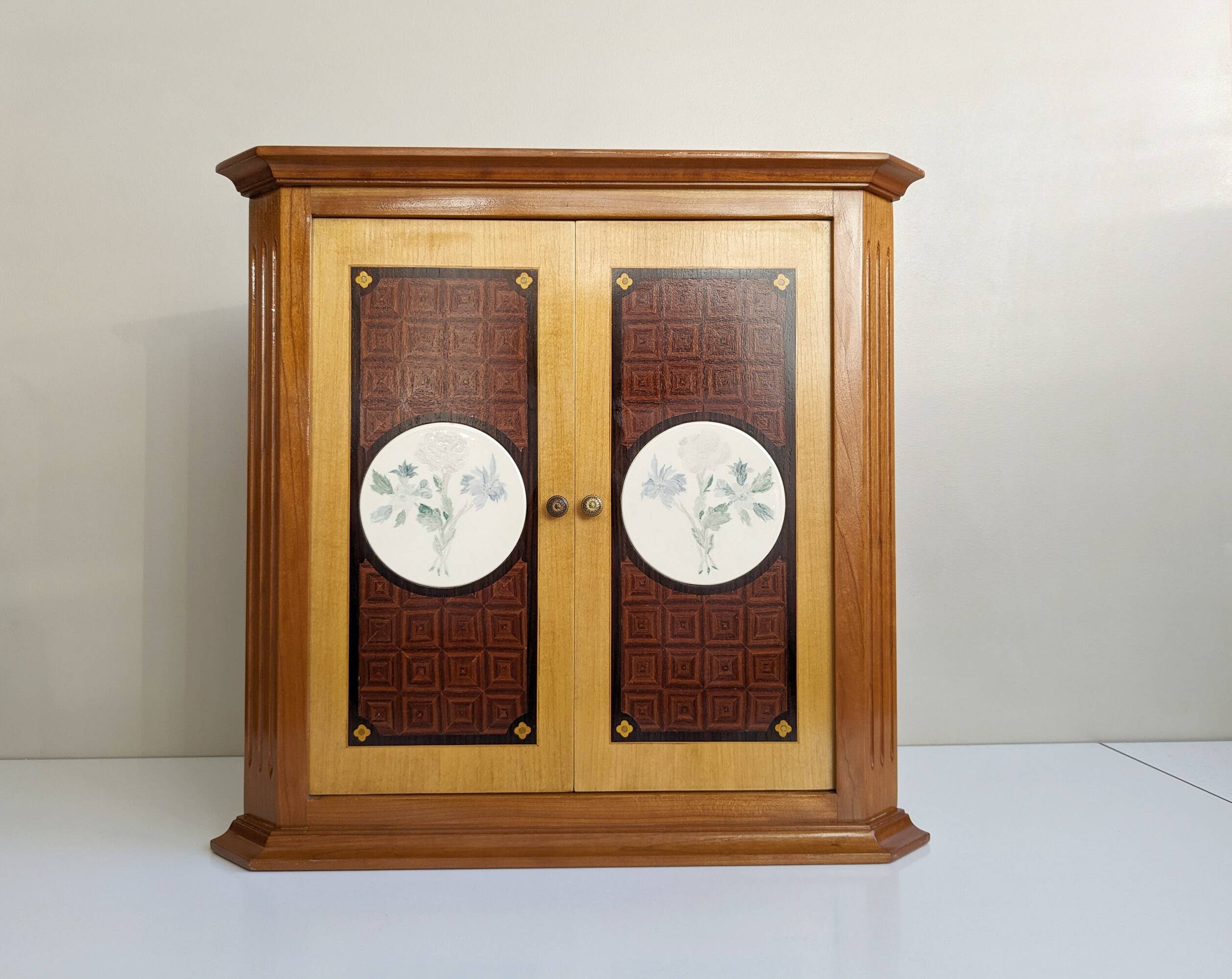 Wall cabinet with inlays, corner cabinet