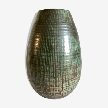 Vase Accolay circa 1950 warhead. Green and brown, streaked décor. Single piece signed - monogrammed - crest