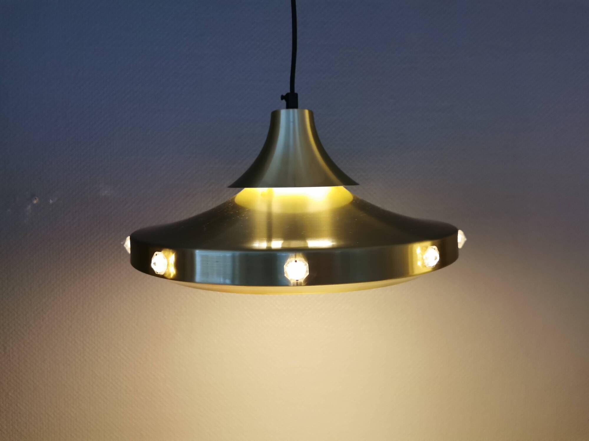 Danish Hanging lamp from the 80s in gold-coloured aluminium with hard-pressed plastic bottom grid an