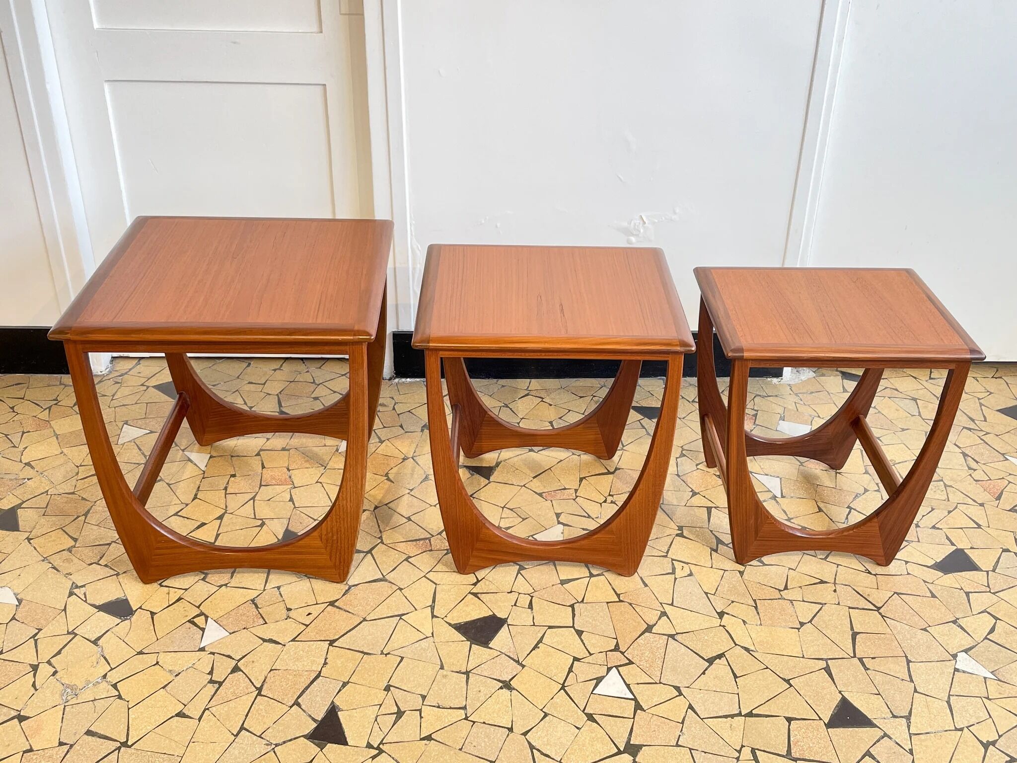 Teak trundle coffee table