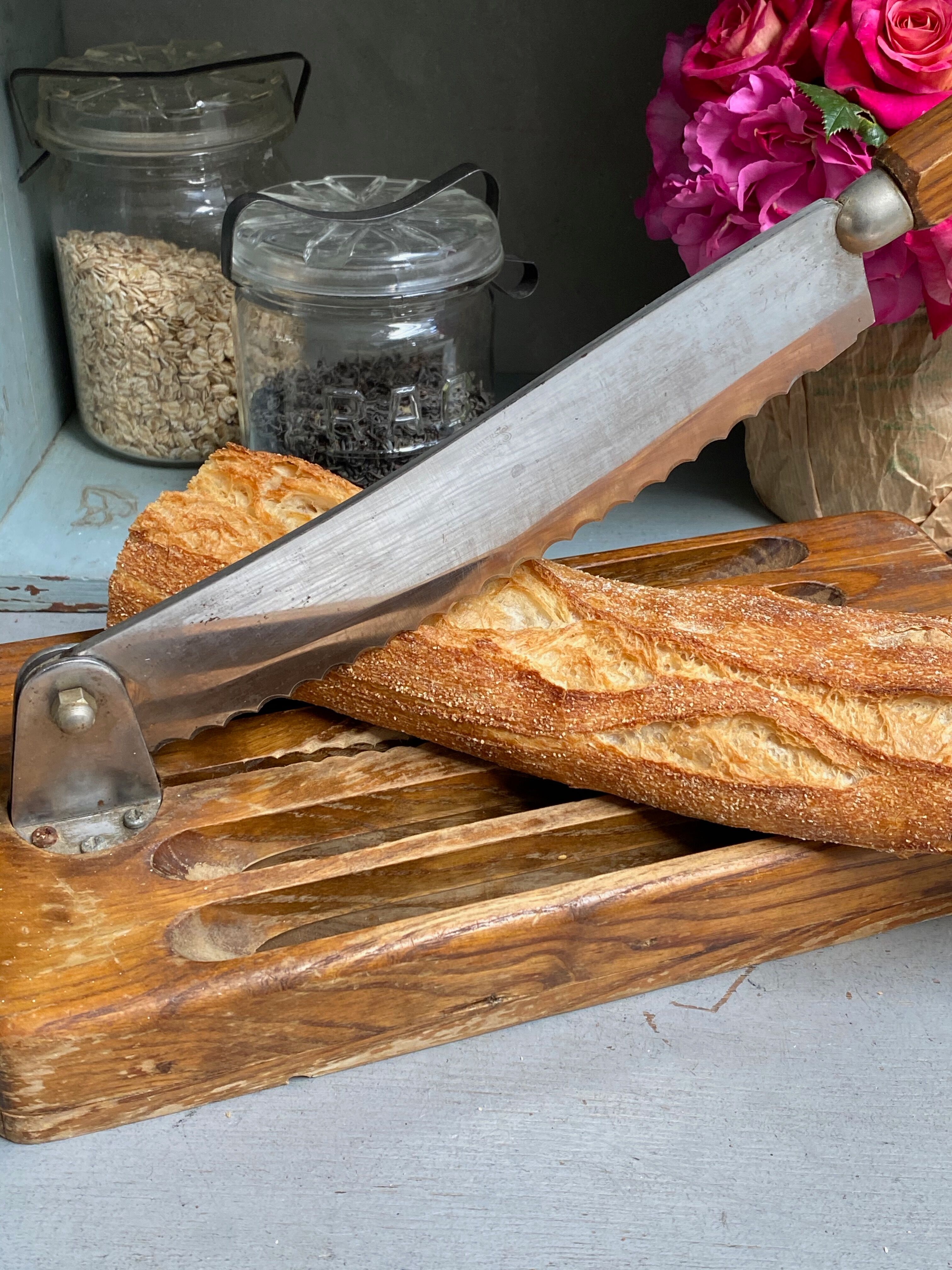 Bread knife