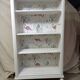 Armoire avec papier peint