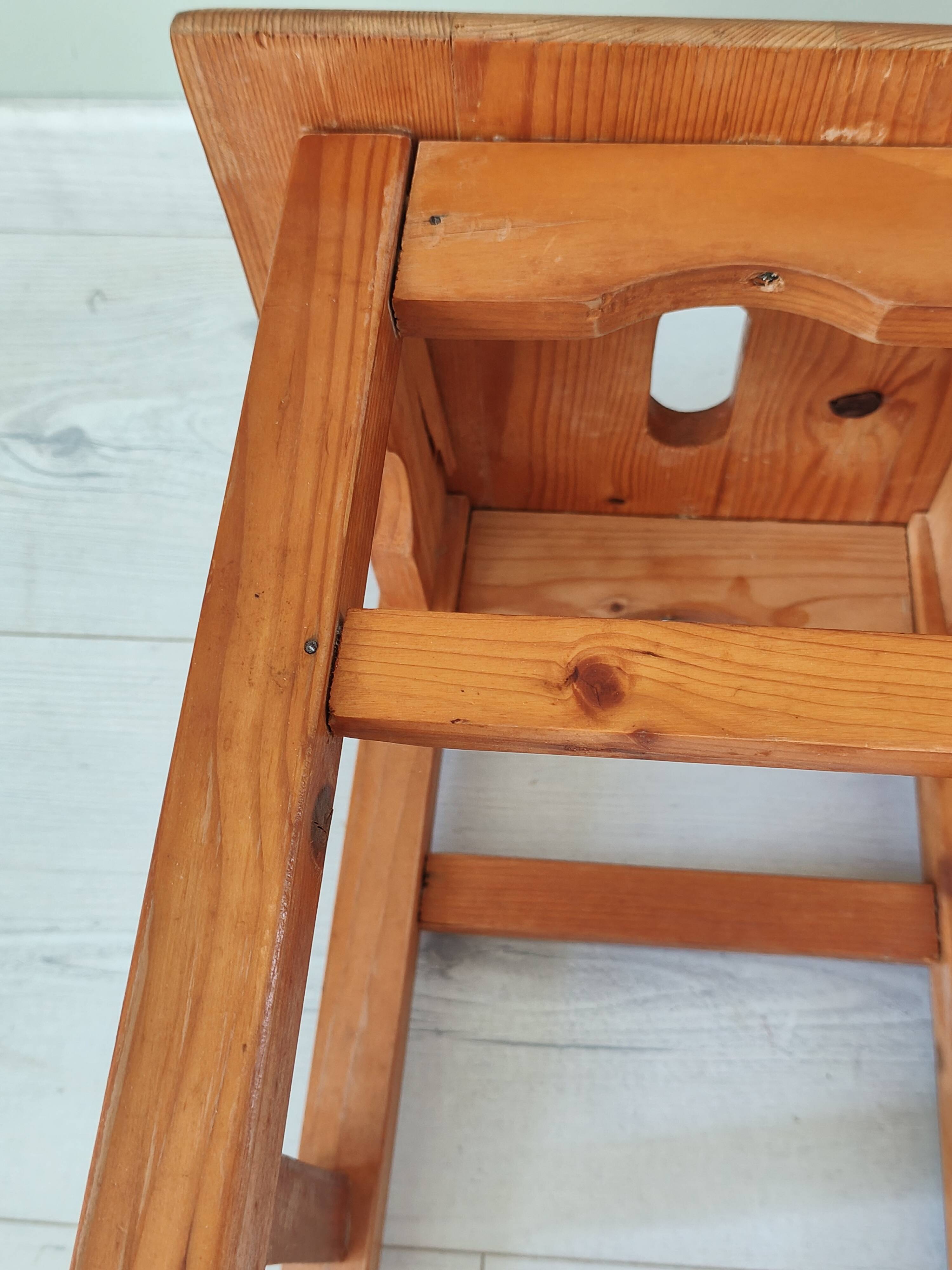Rustic stool in solid pine