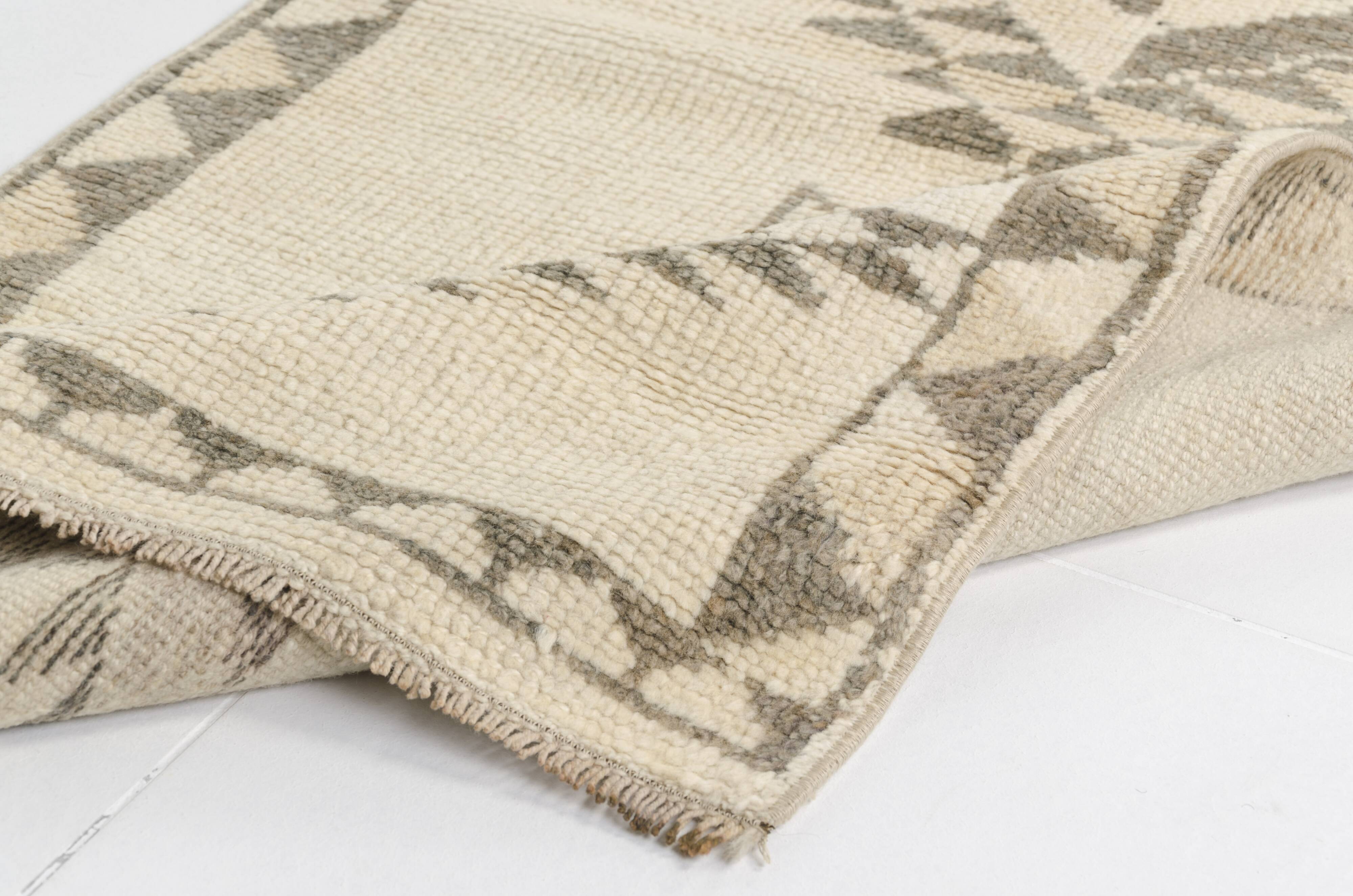 Oushak Anatolian White Carrpet