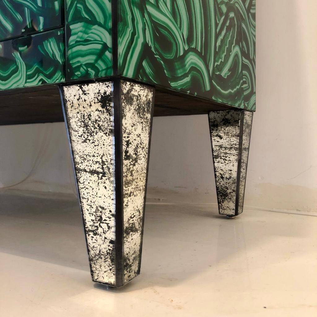 Commode italienne en verre vert-malachite de style mid-century modern