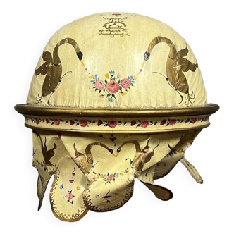 Couronne de lit époque Empire en cuir peint et bois doré vers 1810