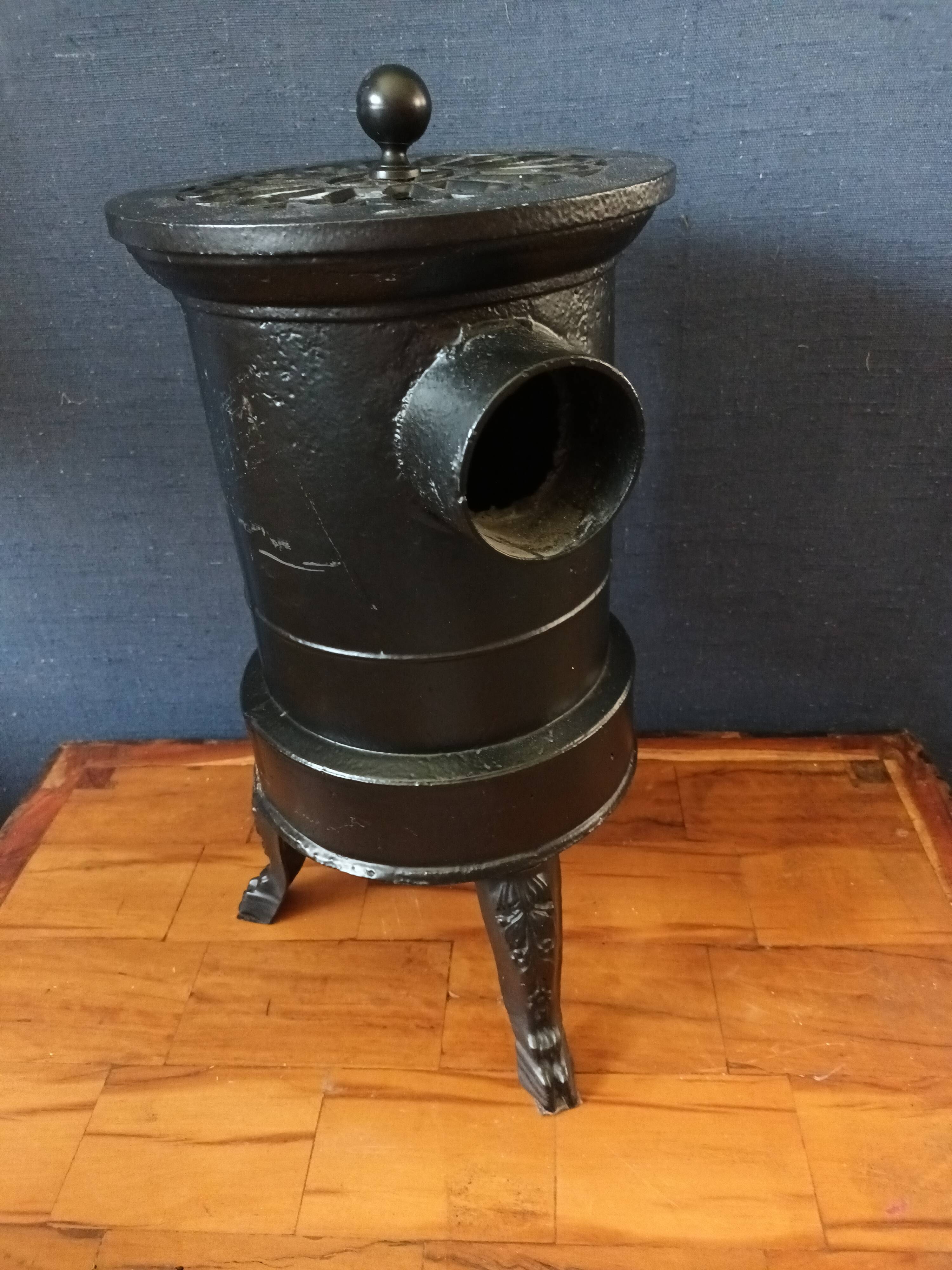 Cast iron stove
