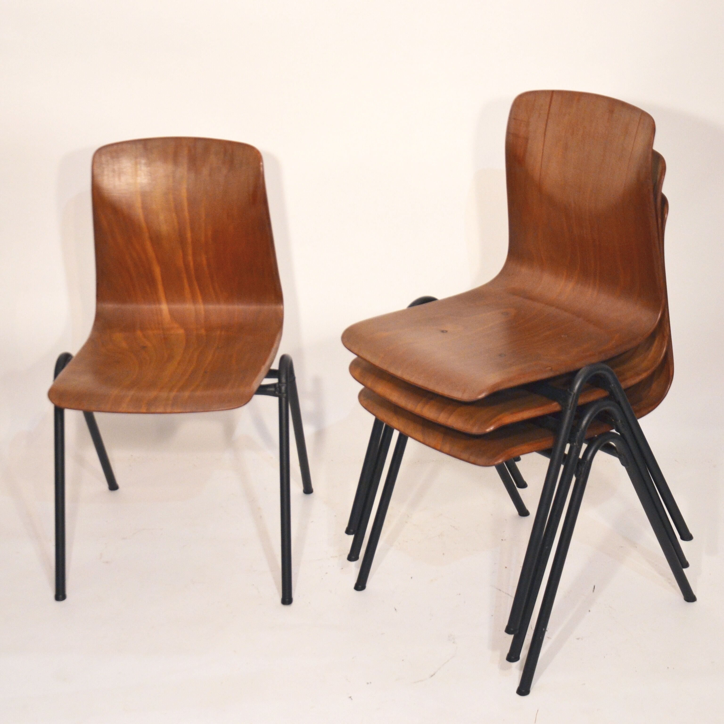 Set of 4 chairs stackable Pagholz