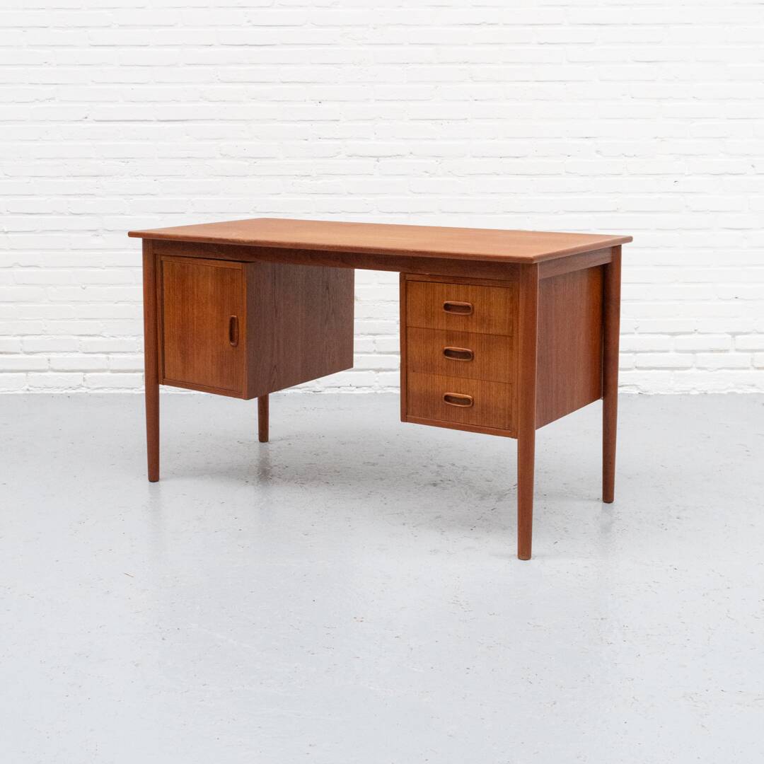 Bureau danois en teck des années 1960