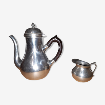 Tin teapot and small milk pot