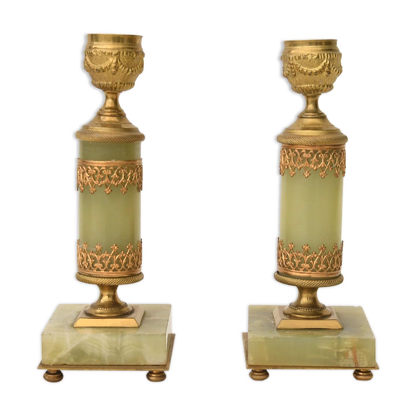 Paire de petits bougeoirs en laiton doré et onyx