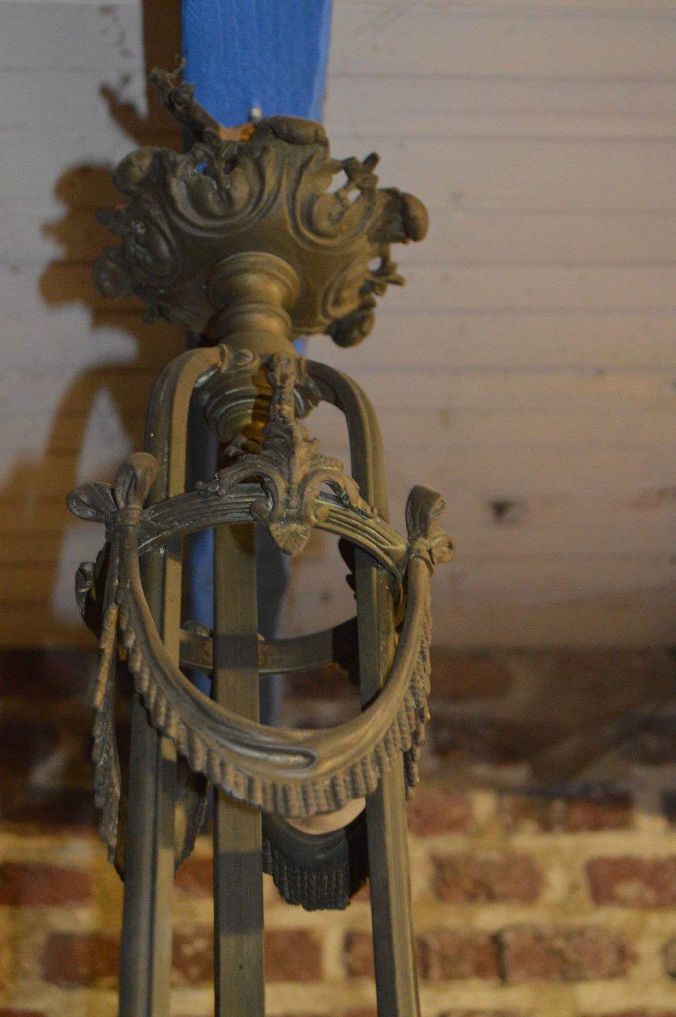Lustre en bronze style louis XVI