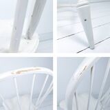 Chaise vintage en bois blanc avec dossier à barreaux, style maison de campagne