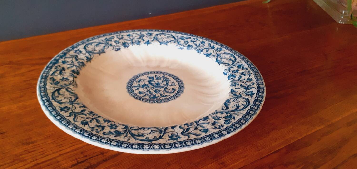 Gien earthenware hollow serving dish circa 1880
