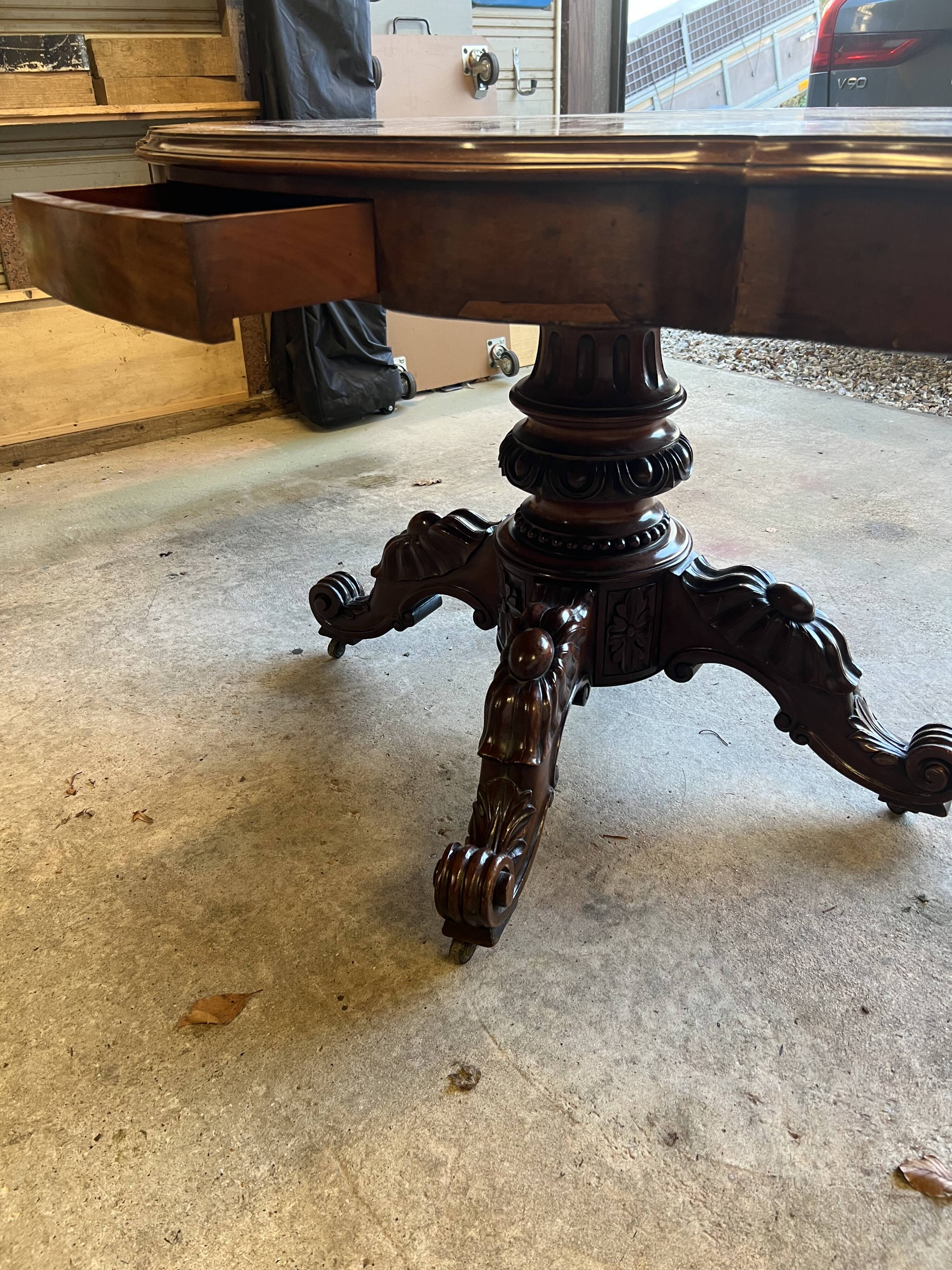 Table du milieu en acajou