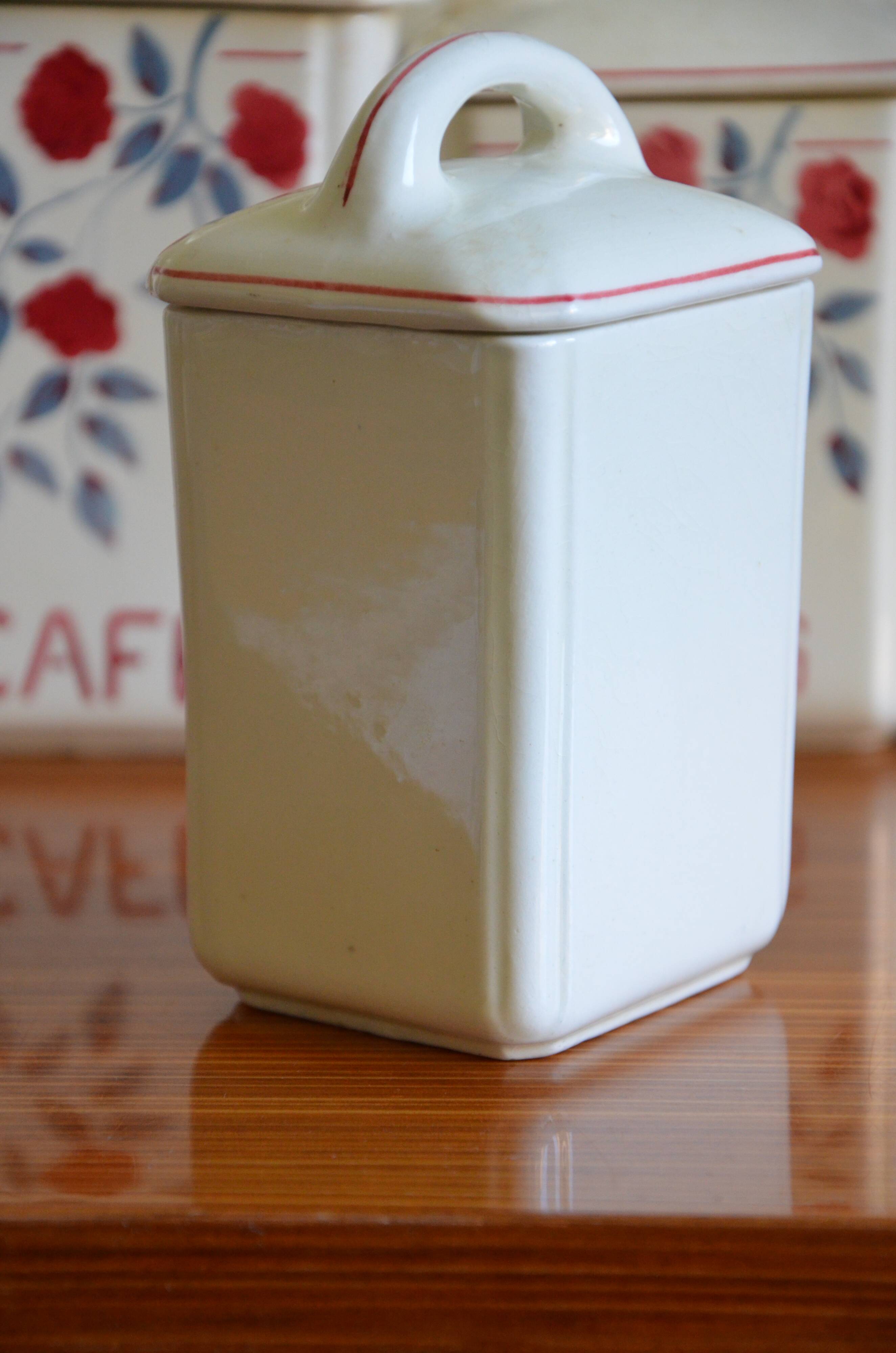 Lot of 6 porcelain spice jar