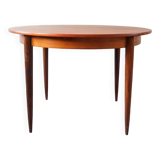 Scandinavian round table