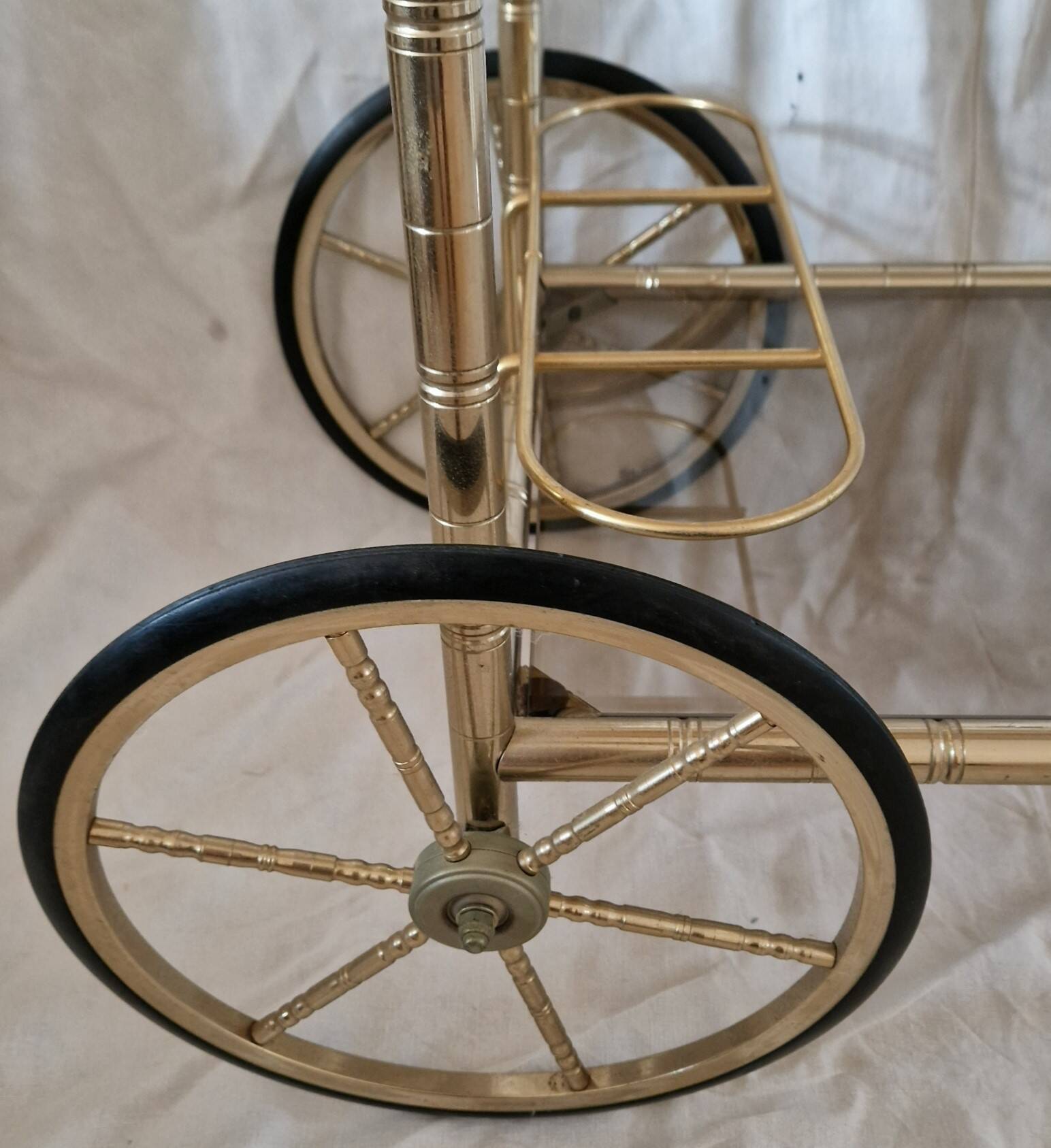 Rolling dessert trolley in gilded brass & glass from the 1970s in the style of Maison Jansen.