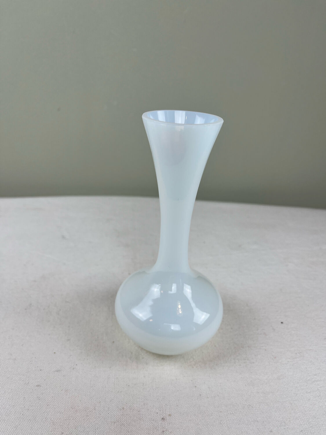 Antique opaline soliflore