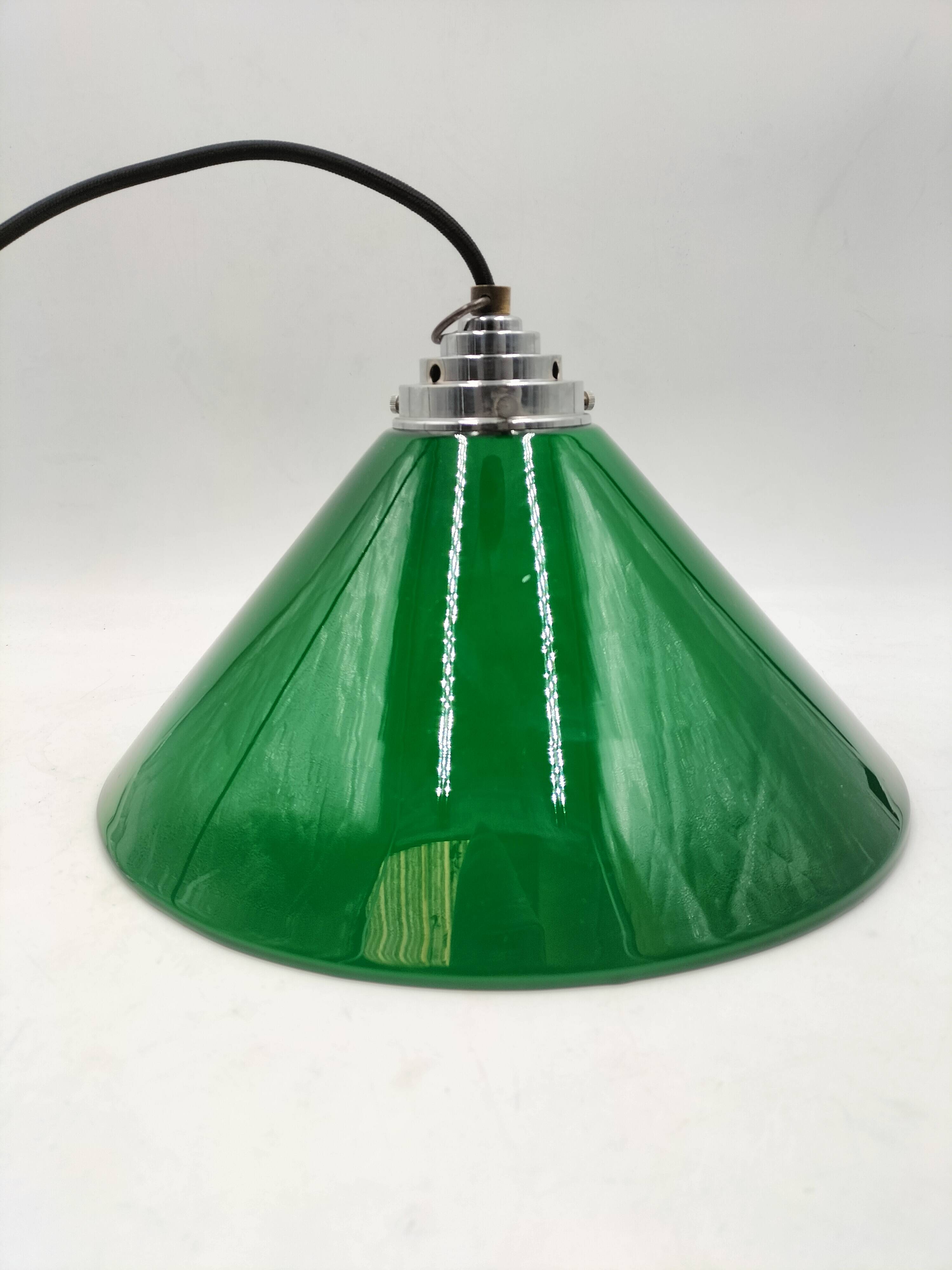 Green opaline cone suspension