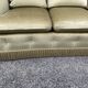 Canapé crapaud vintage en velours beige doré