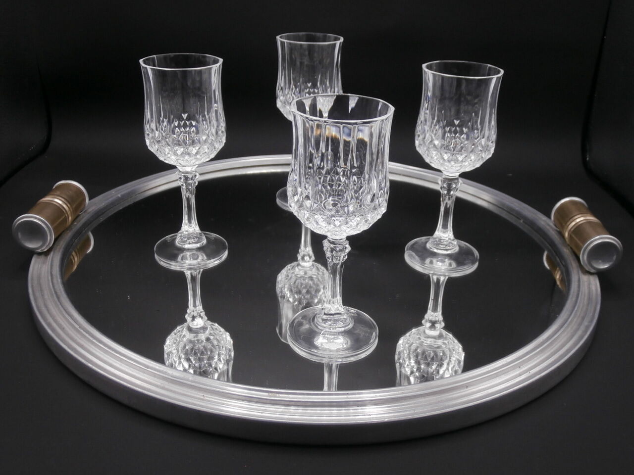 Set of 4 glass walk
