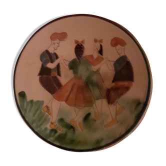 Large glazed dish. Signed Mr. Capell. The dancers. Beige background.