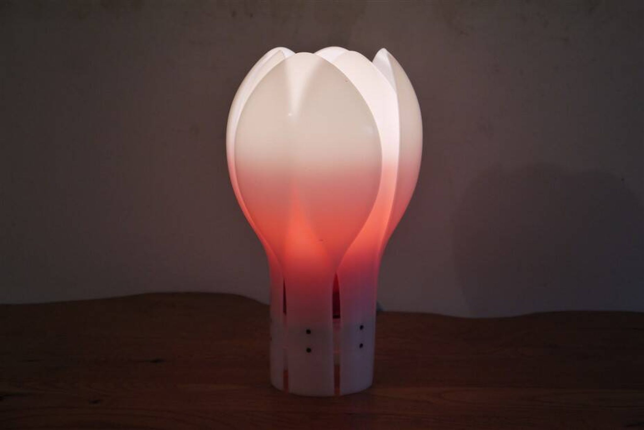 Lampe tulipe en plexi de Yngve ekstrom 1970
