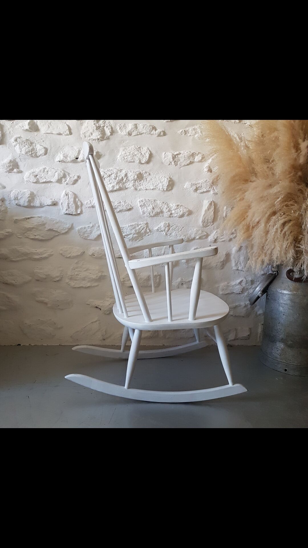 White vintage rocking-chair