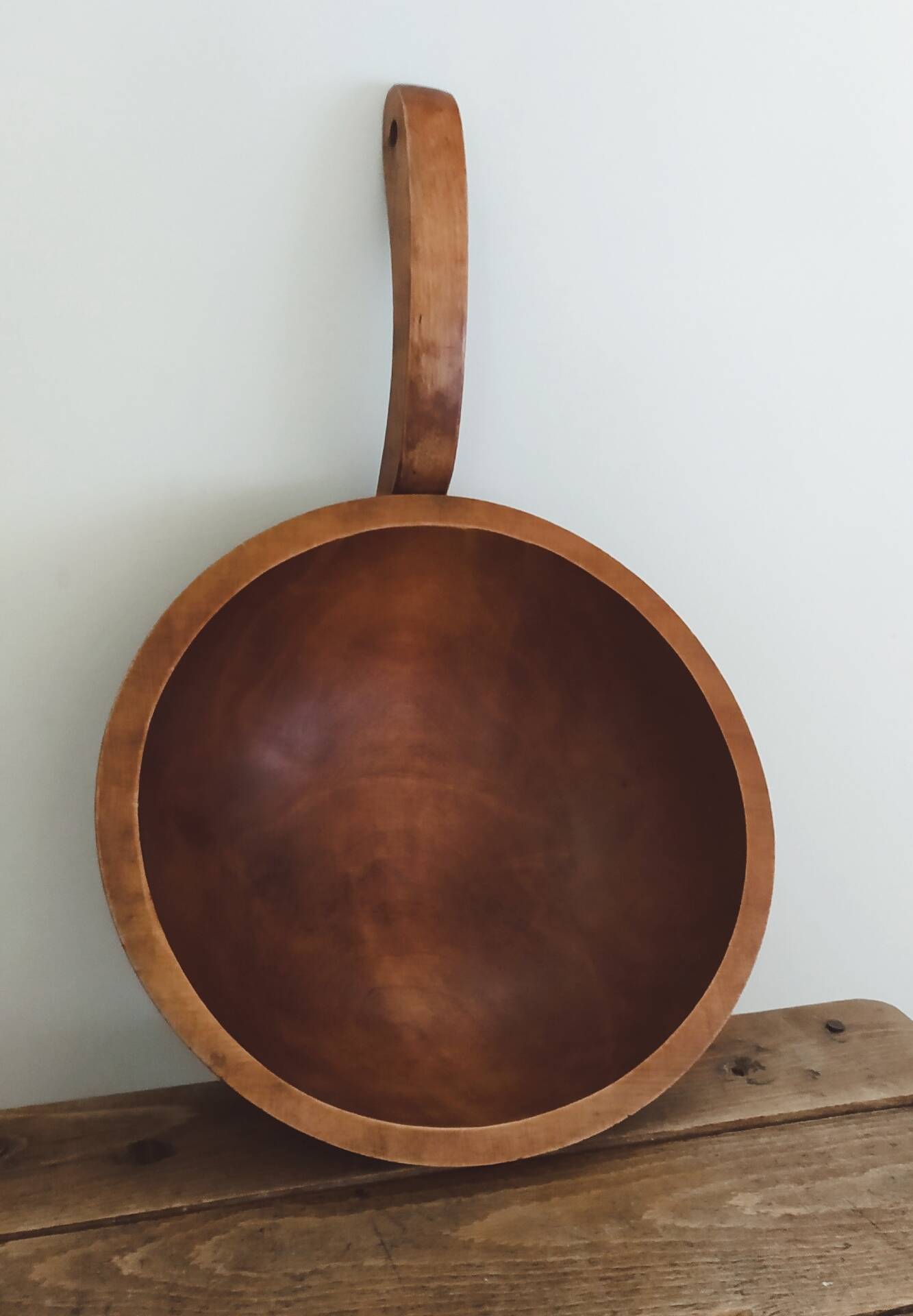 Service bowl, large bowl with wooden handle • Baribocraft • Canada