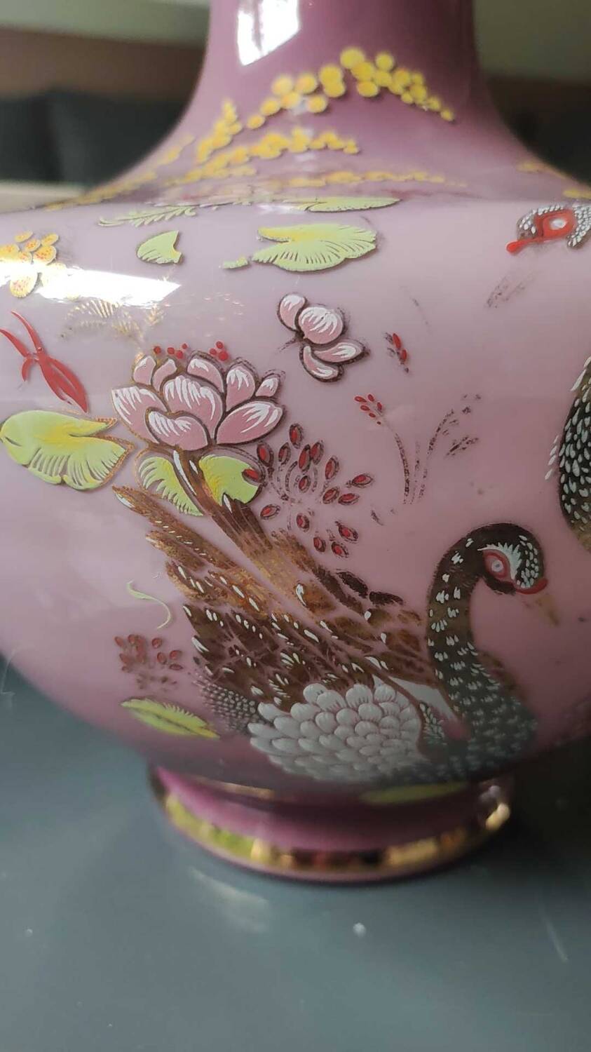 Japanese opaline vase in old pink tones. Swan decoration and polychrome floral motifs.