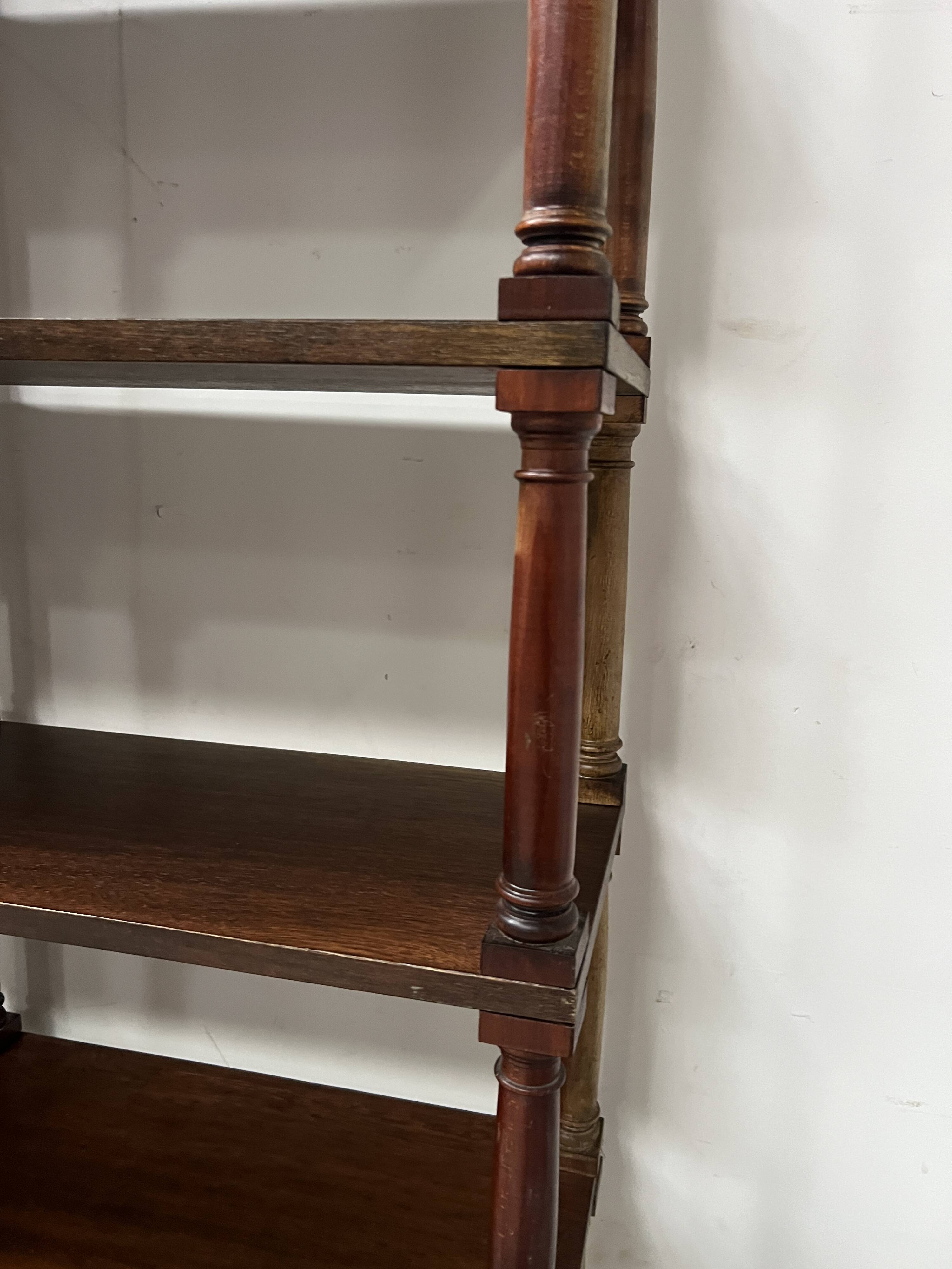 Library with a central wooden recess, 20th century.