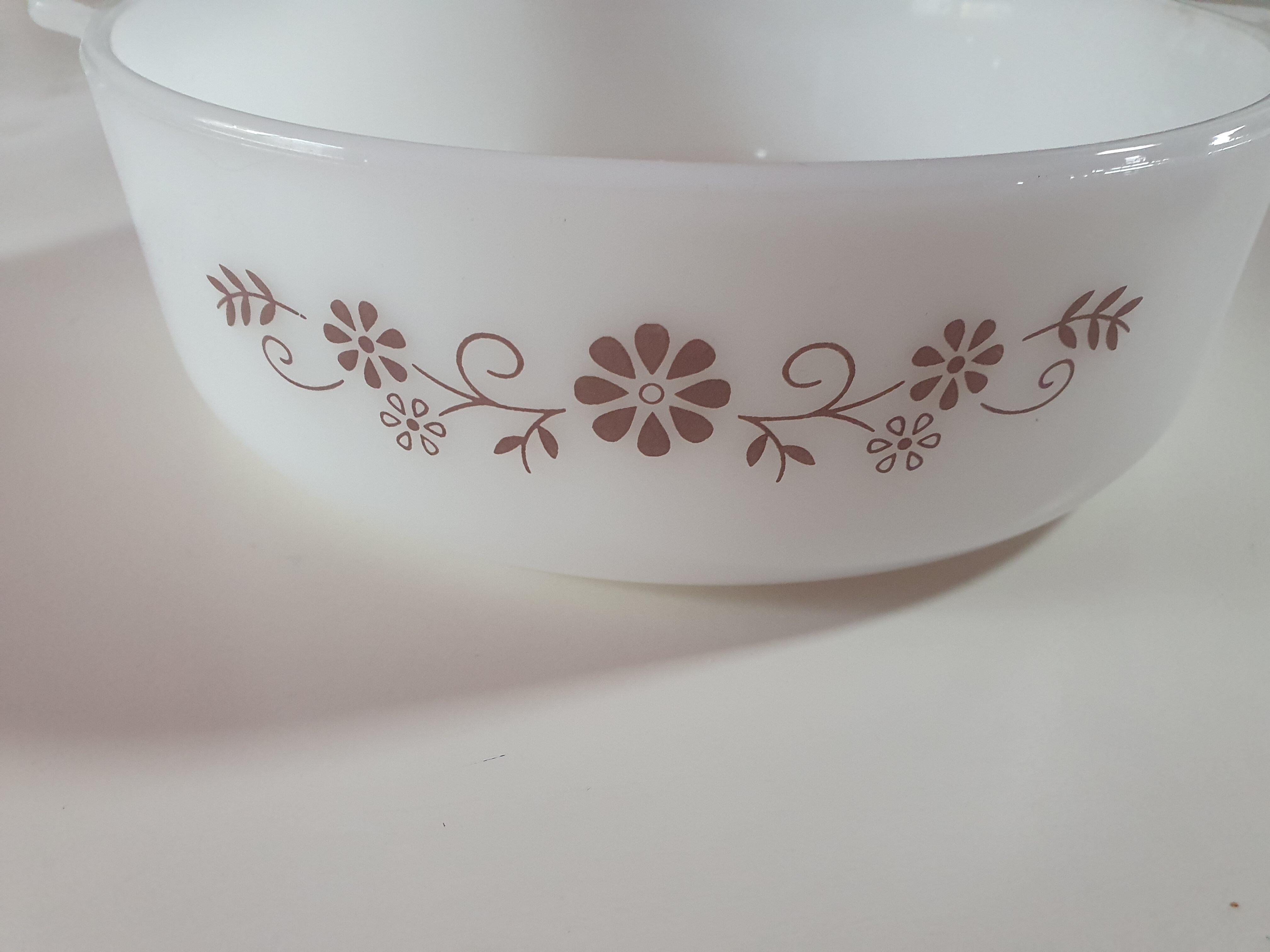 Vintage dish dynaware pyrorey white bramble with brown flowers on one side