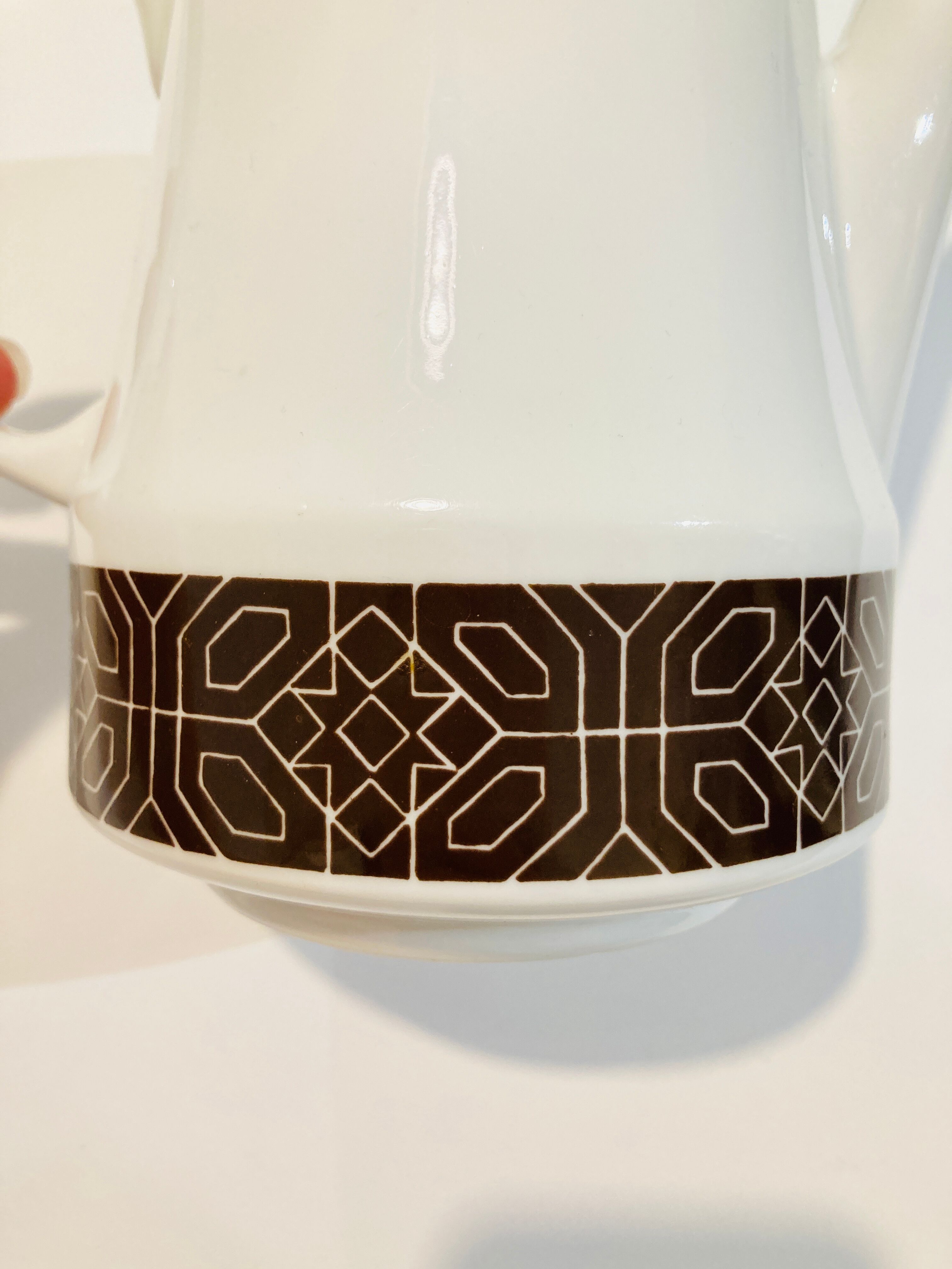 Brown and white porcelain theiere of the 70s _ retro-vintage -kitchen