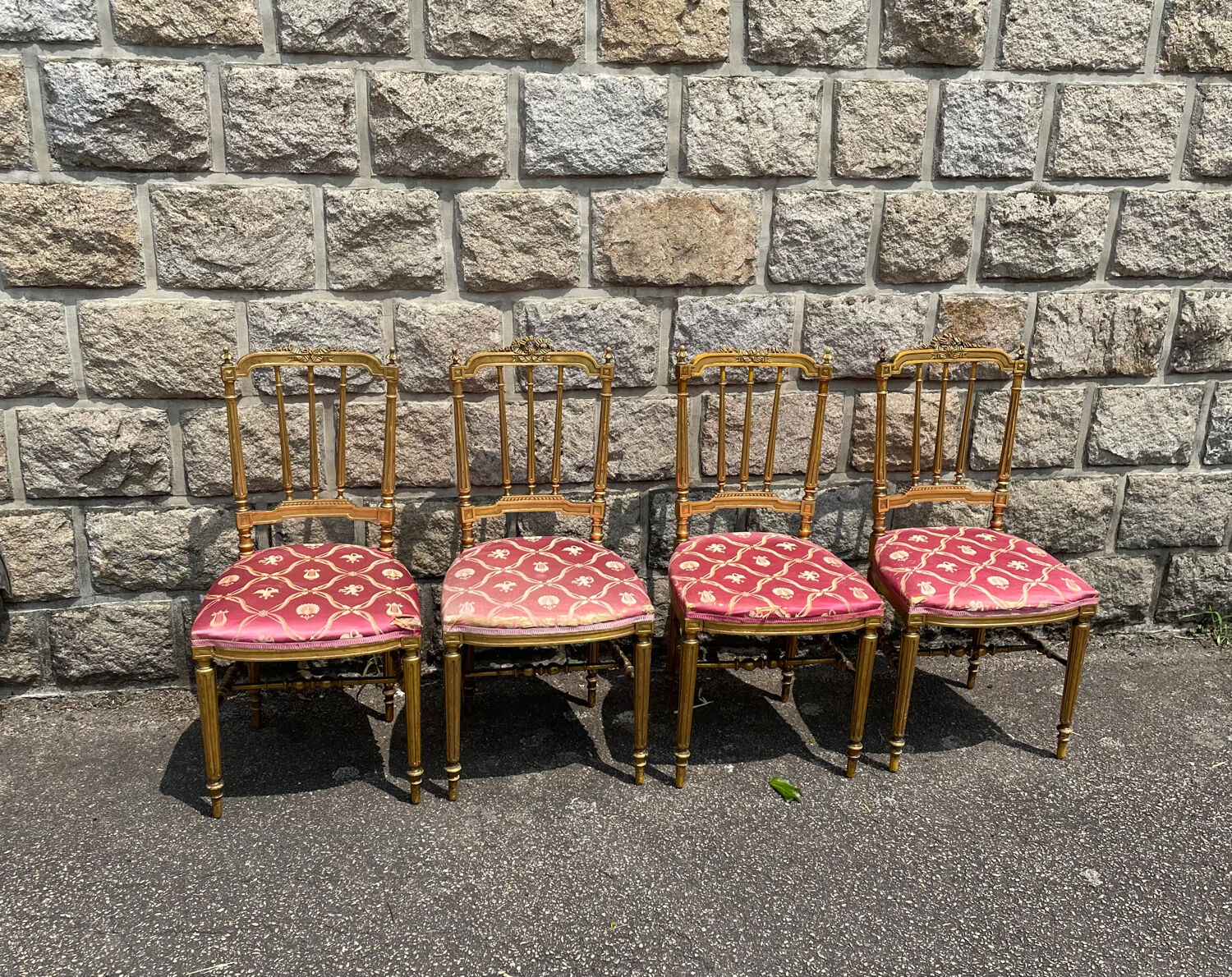 4 chairs carved wood, gilded with leaf