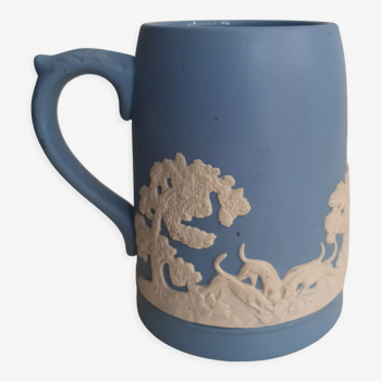Mug, jasper mug. wedgwood, english manufacture. hunting scenes in relief